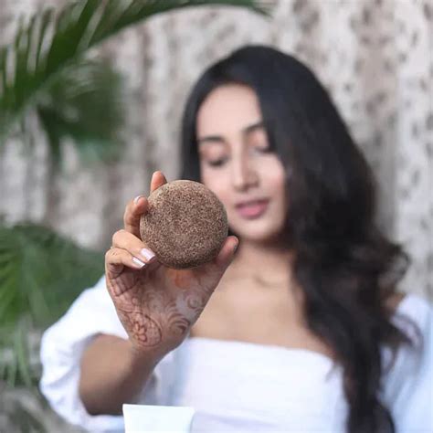 It moisturizes while cleansing and promises to strengthen your hair in the process. . Hair darkening shampoo bar review